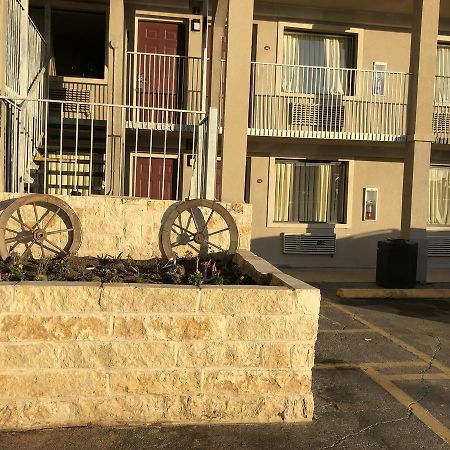 Мотель Super 8 By Wyndham San Antonio Pearl District Downtown Экстерьер фото