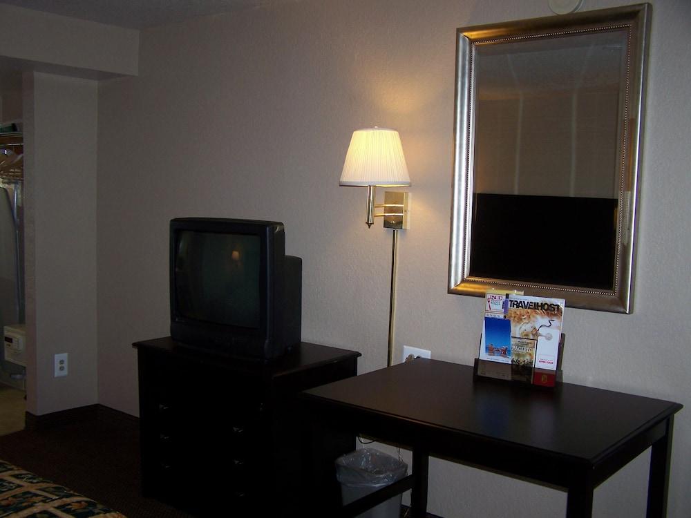Мотель Super 8 By Wyndham San Antonio Pearl District Downtown Экстерьер фото