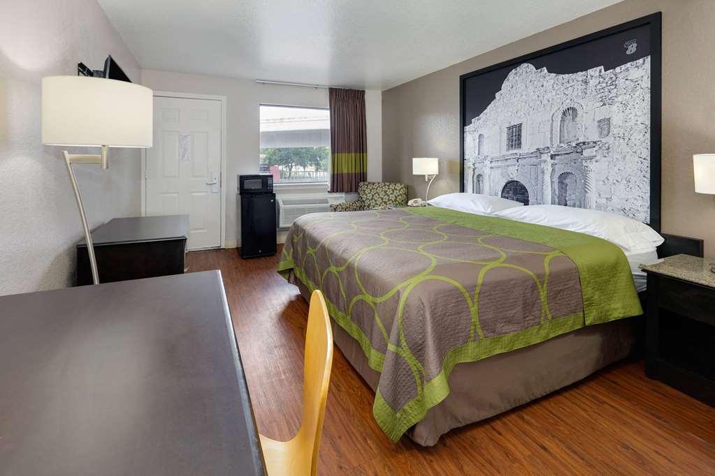 Мотель Super 8 By Wyndham San Antonio Pearl District Downtown Номер фото