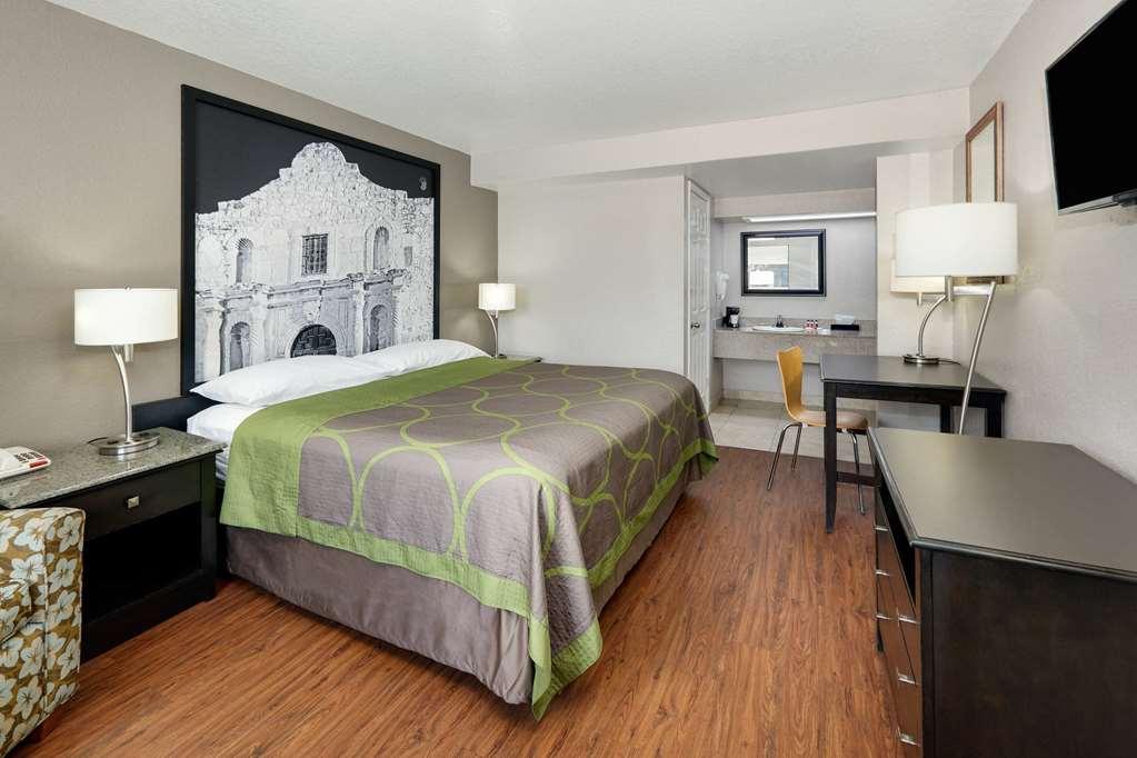 Мотель Super 8 By Wyndham San Antonio Pearl District Downtown Номер фото