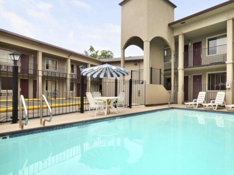 Мотель Super 8 By Wyndham San Antonio Pearl District Downtown Экстерьер фото